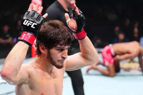 Chce zachránit pérovou váhu! Do boje o pás se tlačí hvězda z jiné divize