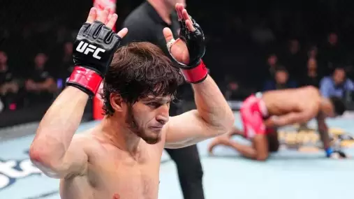 Chce zachránit pérovou váhu! Do boje o pás se tlačí hvězda z jiné divize