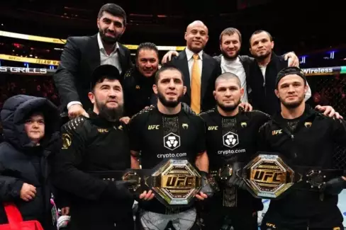 Překvapení? Manažer odhalil soupeře, kterého si přeje nový šampion Makhachev