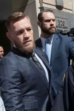 A sakra! Irská policie pátrá po McGregorovi, který není k zastižení