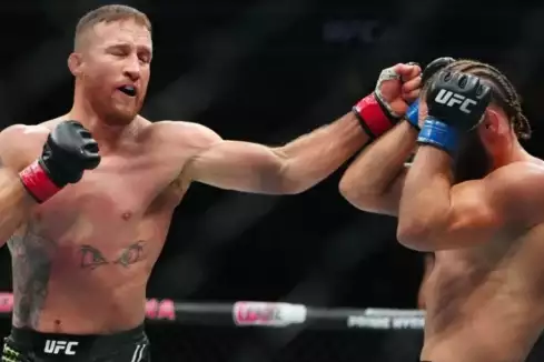 Proč válečník Justin Gaethje zápasil bez loga UFC na rukavicích?