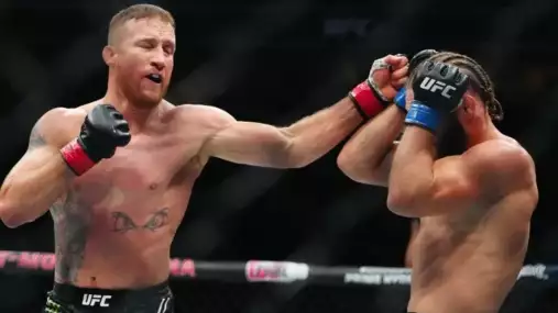 Proč válečník Justin Gaethje zápasil bez loga UFC na rukavicích?