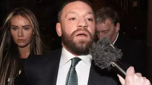 Měli pomoct očistit McGregorovo jméno! Teď sami čelí vážnému obvinění