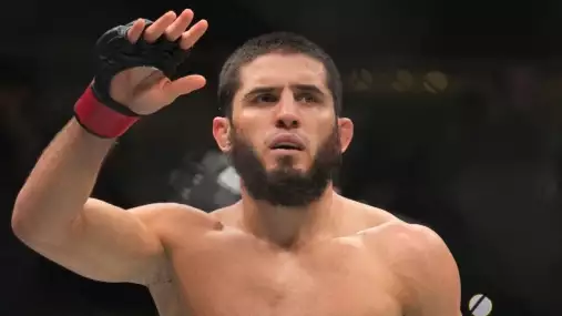 Nurmagomedov prozradil více, než měl? Jaké plány má UFC s Makhachevem?