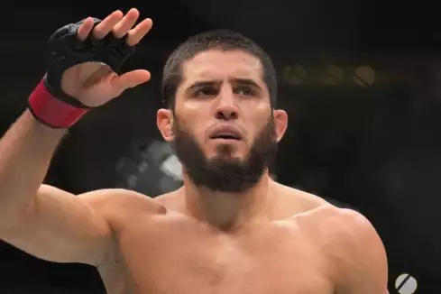 Nurmagomedov prozradil více, než měl? Jaké plány má UFC s Makhachevem?