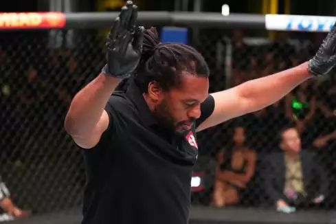 Odebrání bodu může zachránit celý zápas! Jak se rozhoduje elitní rozhodčí Herb Dean?